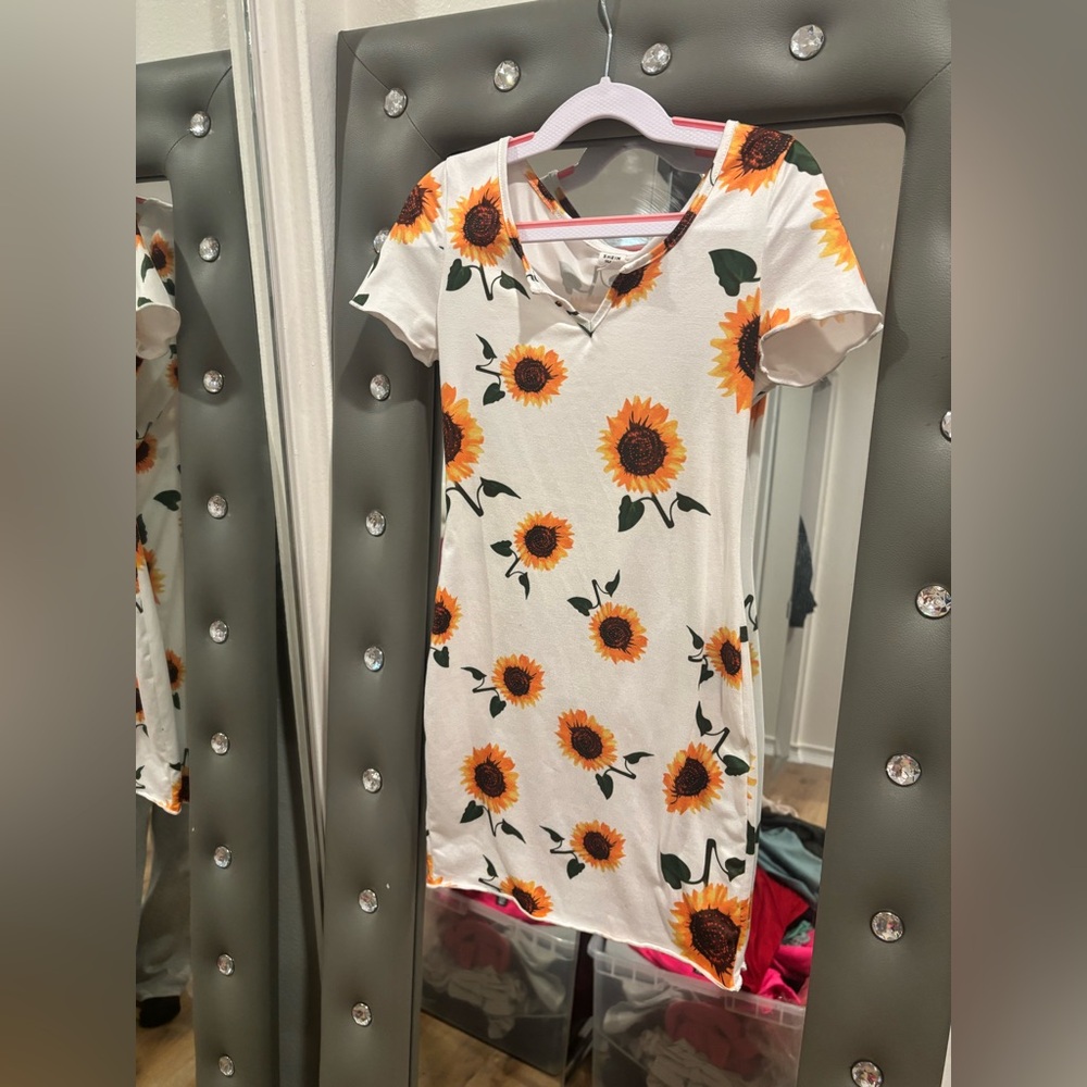 SHEIN White Sunflower Print Casual Dress